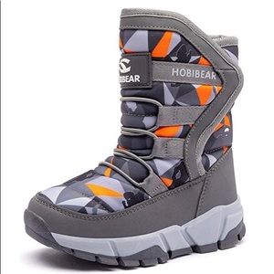 Brand new Hobibear snow boots. Size 3.